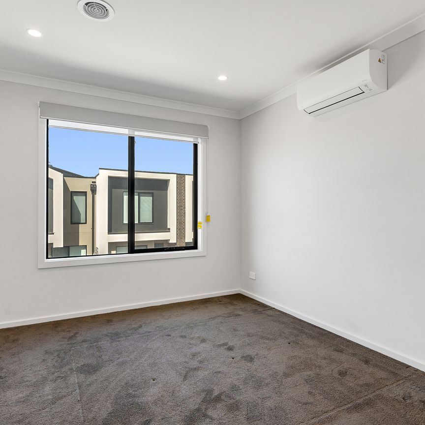 17 Butterfields Walk, Officer VIC 3809 - House For Rent | Domain - Photo 1