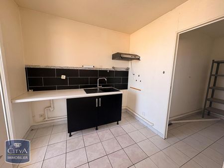 Location Appartement 3 pièces 84m² PORT ST LOUIS DU RHONE 13230 - Photo 3