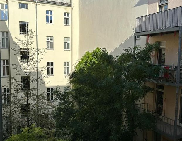 Traumhafte, kernsanierte Altbauwohnung in Friedrichshain - Photo 1