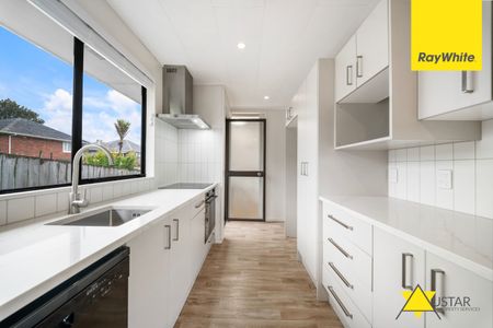 Charming Family Home in a Convenient New Lynn Location - Photo 3