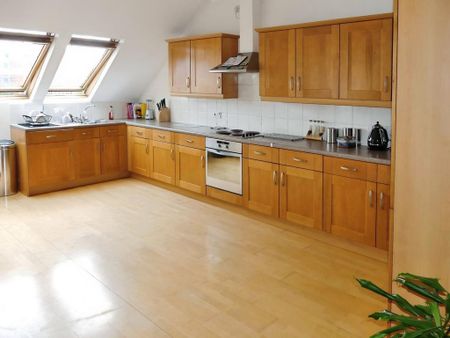 3 bedroom flat to rent - Photo 5