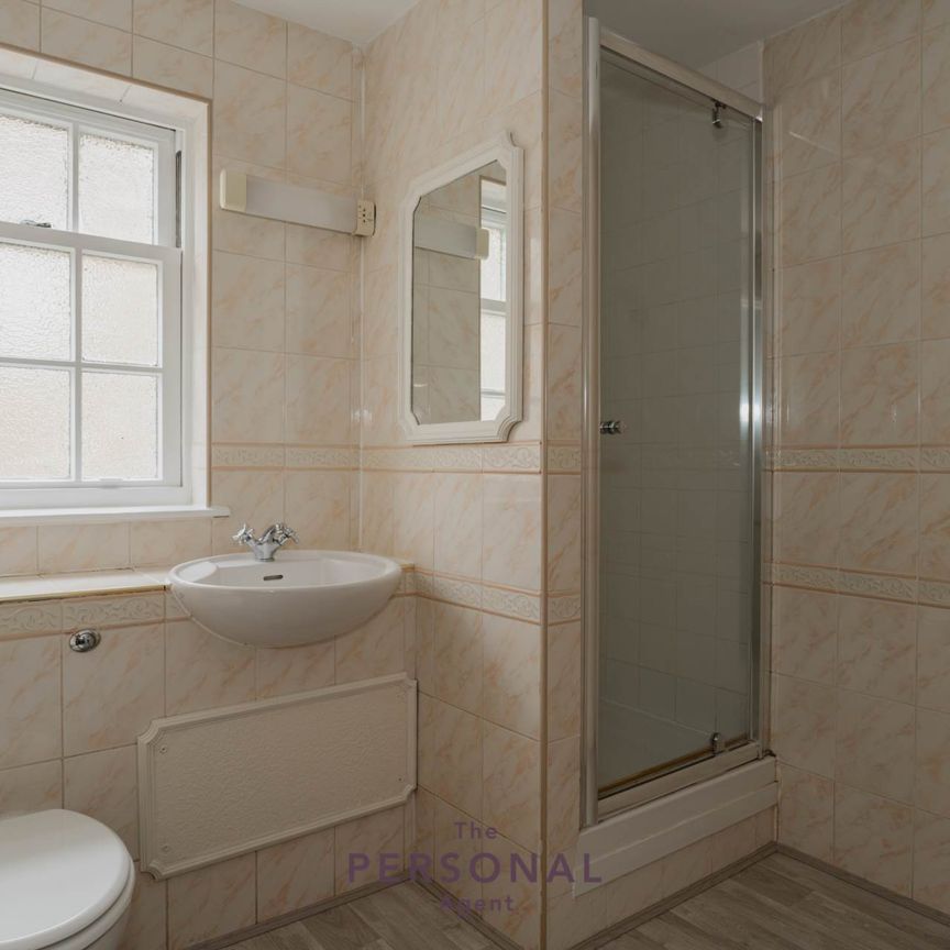 East Street, Epsom - Photo 1