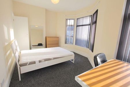 6 bedroom terraced house to rent - Photo 2