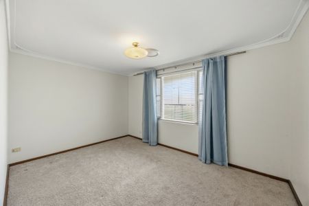 Charming Three Bedroom Home! - Photo 2