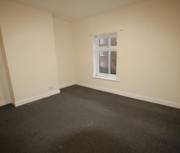 4 bedroom flat to rent - Photo 2