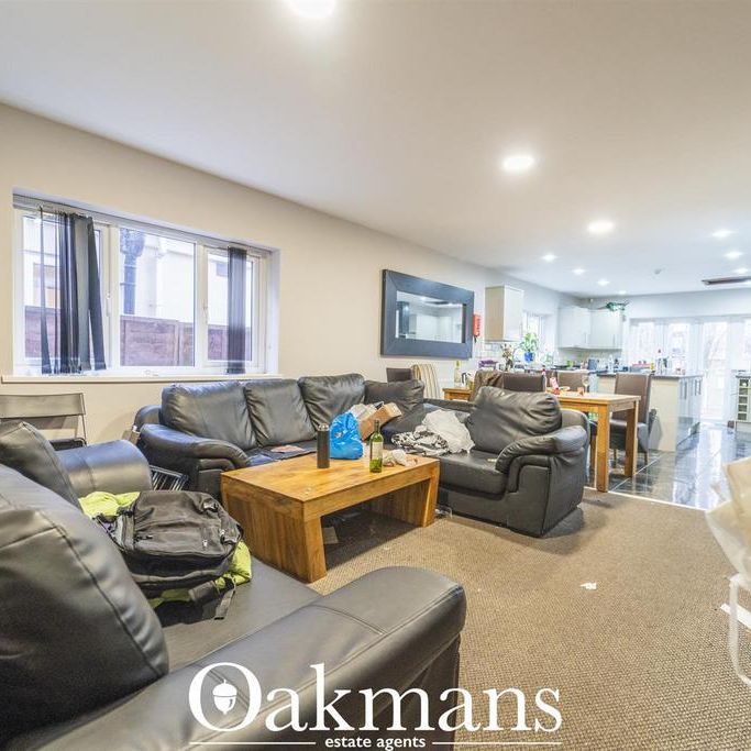 8 bedroom house to rent - Photo 1