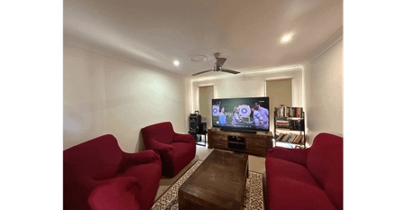 SPACIOUS & MODERN 4 BEDROOM, 2 BATHROOM HOME - DOUBLE GARAGE & SHED! - Photo 2