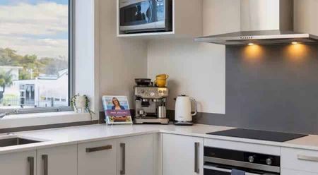 Sunny Townhouse - Photo 2