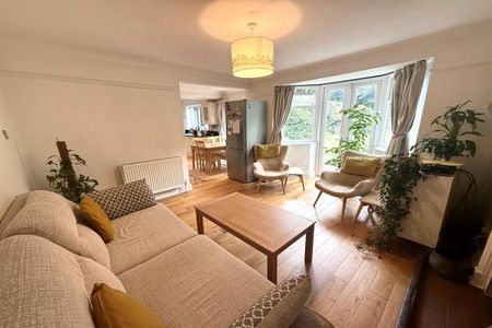 4 Bedroom Detached To Let - Photo 2