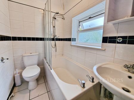 3 bedroom mid-terrace to rent Nightingale Avenue, Eastleigh - Photo 2
