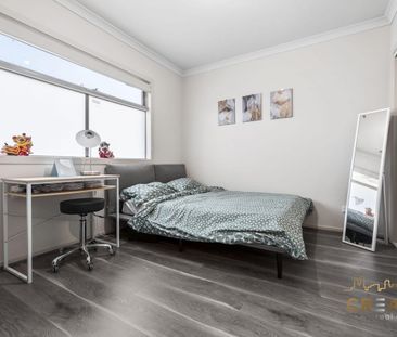 3 BEDROOM TOWMHOUSE CLOSE TO TRANSPORT AND SCHOOLS - Photo 2