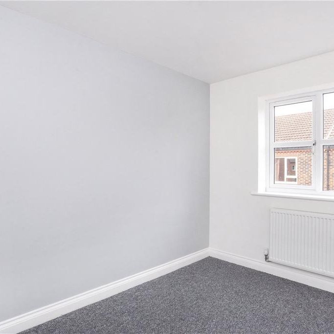 3 bedroom end of terrace house to rent - Photo 1
