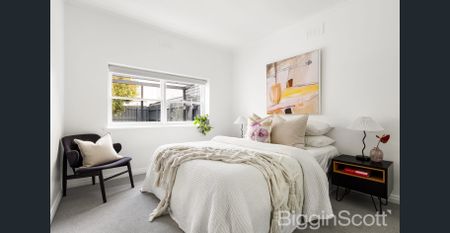 Beautifully Presented and Cosy Three Bedroom Cottage - Photo 2