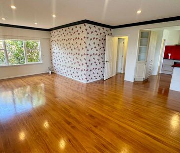 Three-Bedroom Home, Minutes from the Beach! - Photo 2