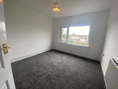 2 bedroom semi-detached bungalow to rent - Photo 2