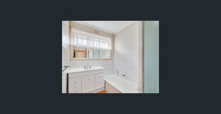 This well maintained family home has beautiful polished hardwood floors throughout - Photo 2