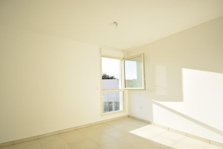 location Appartement T2 DE 41.82m² À HYERES - Photo 5