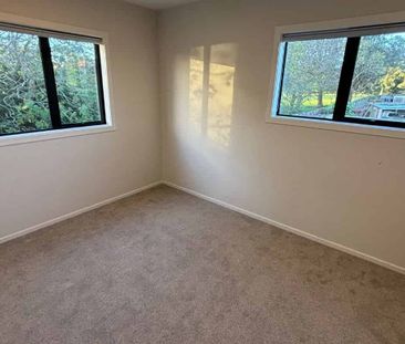 Modern 3 Bedroom Townhouse - Photo 4