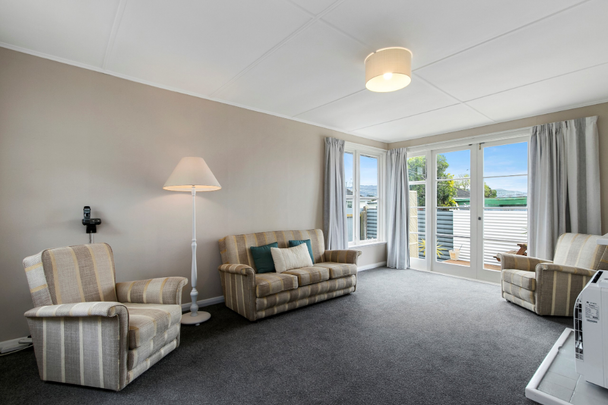 Sunny 3 bedroom home. - Photo 1