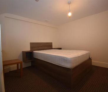 3 bedroom flat to rent - Photo 1