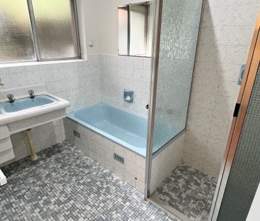 Family Home with Pool - Photo 4