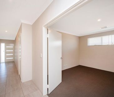 Welcome to Your Dream Home in Dudley Park&excl; - Photo 3