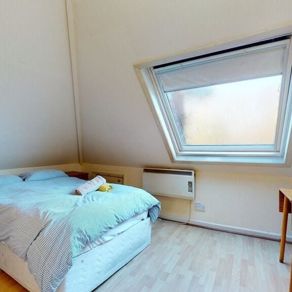 Studio Flat, Chatsworth Road, NW2 - Photo 1