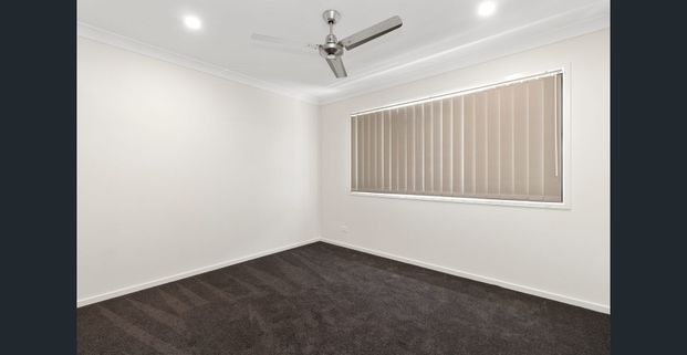 Modern 3-Bedroom Townhouse in Central Coomera - Photo 1