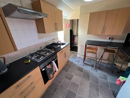 3 bedroom apartment to rent - Photo 5