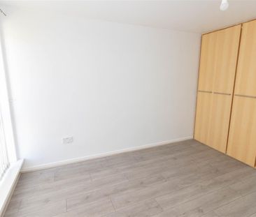 3 Bedroom House - Terraced - Photo 4