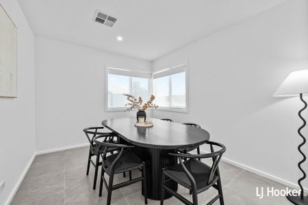 138 Lionel Rose Street, Strathnairn ACT, Belconnen - Photo 2