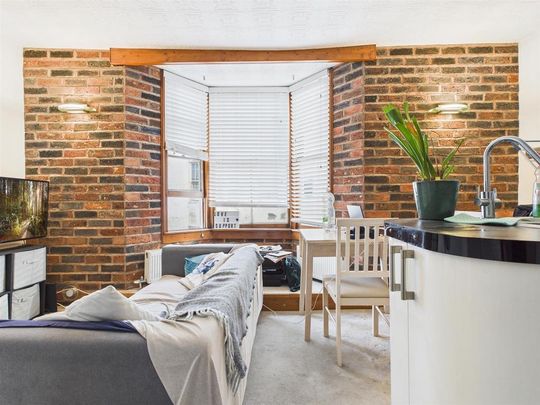 1 bedroom flat to rent - Photo 1