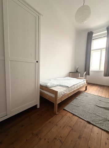 Pěkný zařízený pokoj k pronájmu v Praze 6 nedaleko metra Malostranská - Fotografie 2