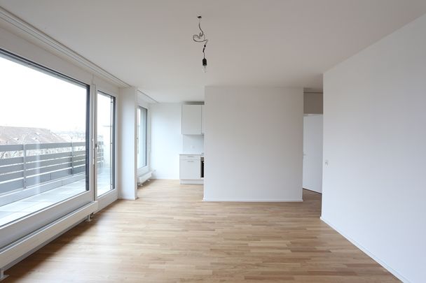 Sonnige 2,5-Zimmer-Dachwohnung Nähe der Langen Erlen - Photo 1