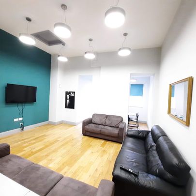 Green Penthouse, Lustrous House , Green Street Room 3 - Photo 1