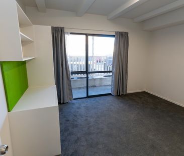 On-Campus Flat – Opposite Uni Library. Available for 2025! - Photo 6
