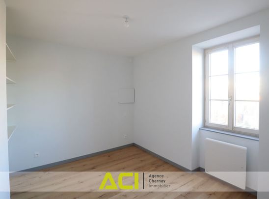 AU COEUR DE CHARNAY LES MACON TRES BEL APPARTEMENT ENTIEREMENT RENOVOE - Photo 1