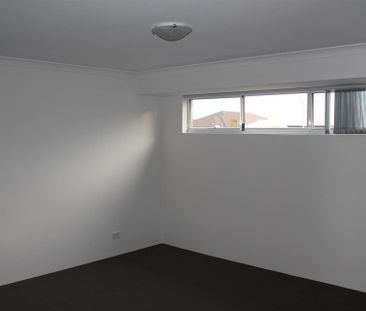 4 Portsmouth Way, - Photo 1