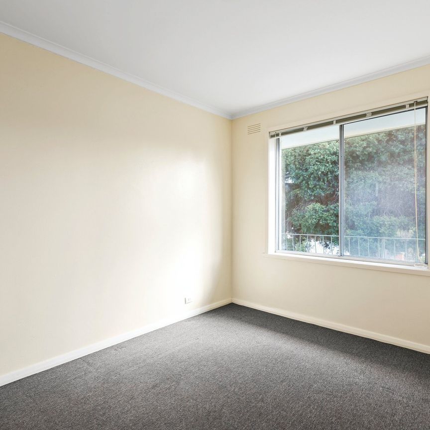 Position Perfect - Photo 1