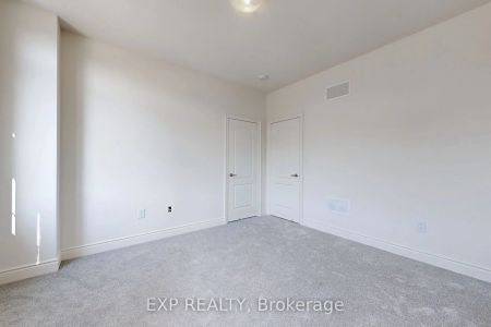 Property For Lease | X9032302 - Photo 5