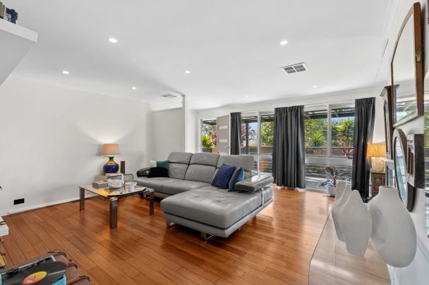 Free standing home on private block - Photo 1