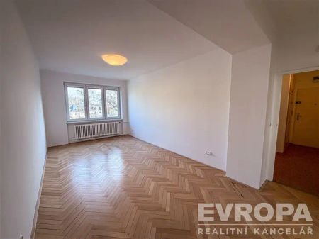 Bydlení v centru Opavy s parkováním ve dvoře? Ano. - Photo 5