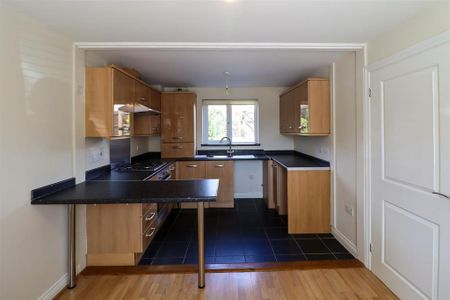 3 bedroom semi-detached house to rent - Photo 5