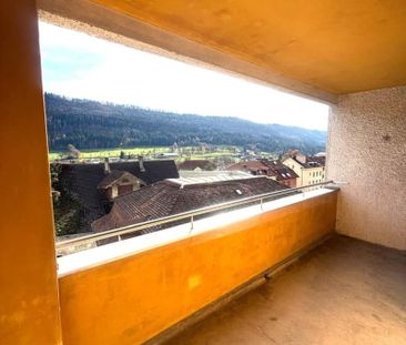 "Rénové, Beau, grand appartement avec balcon!" - Photo 2