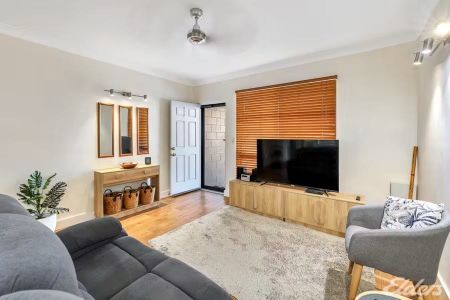 MODERN 2 BED UNIT CLOSE TO PALMERSTON CBD - Photo 2