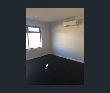 2 Bedroom Townhouse in the heart of Hadfield - Photo 3