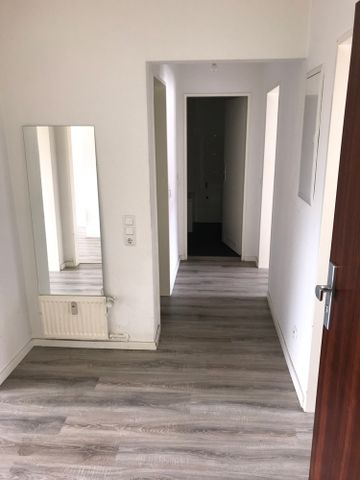 °Ansprechende renovierte DG Wohnung° 3 Zimmer mit Balkon - Photo 3