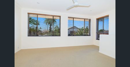 Lifestyle Plus! Modern 3-Bedroom Townhouse in a Prime Walk-to-Everything Location - Photo 4