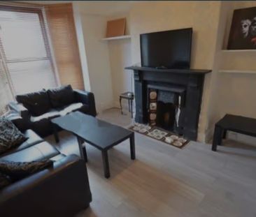 5 Bed - 2 Ashville View, Hyde Park, Leeds - LS6 1LT - Student - Photo 1