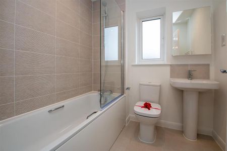 3 bedroom semi-detached house to rent - Photo 3